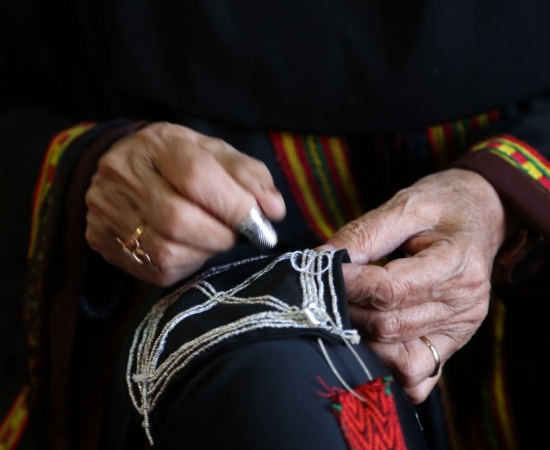 Embroidery and traditional costumes, Souq Okaz 1436